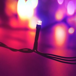 LED-ljusslinga för elnät Modee (200LED/20m/10cm) flerfärgad